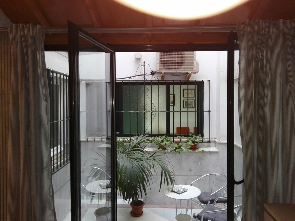 Centrico Apartamento Con Patio Privado Sevilla Eksteriør bilde